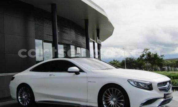 Acheter Occasion Voiture Mercedes‒Benz E-klasse AMG Blanc à Big Bend, Lubombo Acheter Occasion Voiture Mercedes‒Benz E-klasse AMG Blanc à Big Bend, Lubombo