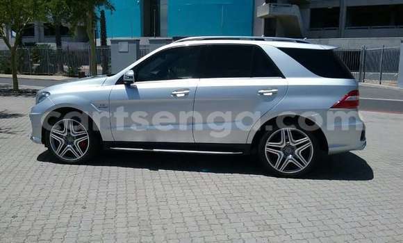 Nunua Ilio tumika Mercedes‒Benz ML–Class Silver Gari ndani ya Ezulwini nchini Hhohho Nunua Ilio tumika Mercedes‒Benz ML–Class Silver Gari ndani ya Ezulwini nchini Hhohho