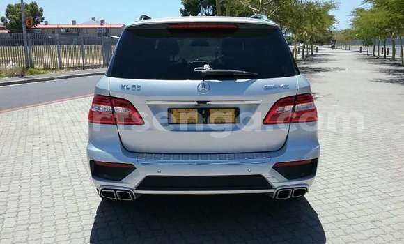 Nunua Ilio tumika Mercedes‒Benz ML–Class Silver Gari ndani ya Ezulwini nchini Hhohho Nunua Ilio tumika Mercedes‒Benz ML–Class Silver Gari ndani ya Ezulwini nchini Hhohho