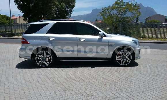 Nunua Ilio tumika Mercedes‒Benz ML–Class Silver Gari ndani ya Ezulwini nchini Hhohho Nunua Ilio tumika Mercedes‒Benz ML–Class Silver Gari ndani ya Ezulwini nchini Hhohho