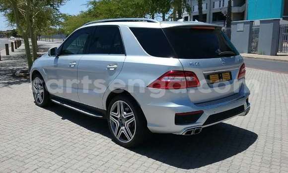 Nunua Ilio tumika Mercedes‒Benz ML–Class Silver Gari ndani ya Ezulwini nchini Hhohho Nunua Ilio tumika Mercedes‒Benz ML–Class Silver Gari ndani ya Ezulwini nchini Hhohho