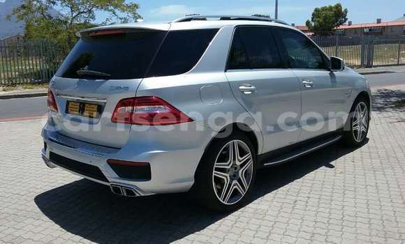 Nunua Ilio tumika Mercedes‒Benz ML–Class Silver Gari ndani ya Ezulwini nchini Hhohho Nunua Ilio tumika Mercedes‒Benz ML–Class Silver Gari ndani ya Ezulwini nchini Hhohho