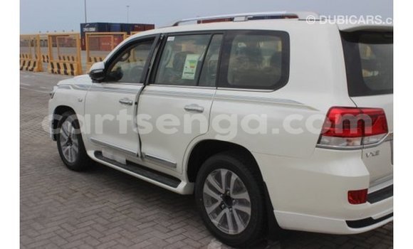 Buy Import Toyota Land Cruiser White Car in Import - Dubai in Hhohho Buy Import Toyota Land Cruiser White Car in Import - Dubai in Hhohho