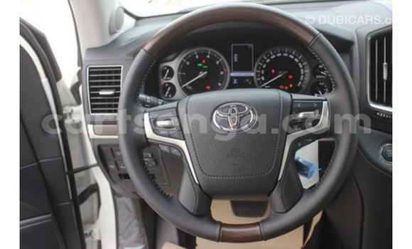 Buy Import Toyota Land Cruiser White Car in Import - Dubai in Hhohho Buy Import Toyota Land Cruiser White Car in Import - Dubai in Hhohho