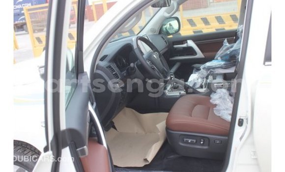 Buy Import Toyota Land Cruiser White Car in Import - Dubai in Hhohho Buy Import Toyota Land Cruiser White Car in Import - Dubai in Hhohho