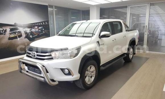 Nunua Ilio tumika Toyota Hilux White Gari ndani ya Manzini nchini Manzini Nunua Ilio tumika Toyota Hilux White Gari ndani ya Manzini nchini Manzini