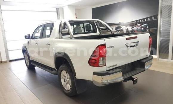 Nunua Ilio tumika Toyota Hilux White Gari ndani ya Manzini nchini Manzini Nunua Ilio tumika Toyota Hilux White Gari ndani ya Manzini nchini Manzini