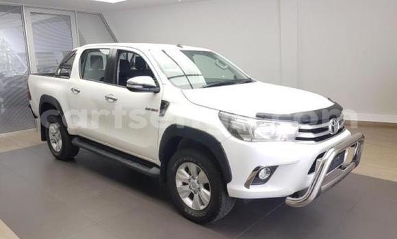 Nunua Ilio tumika Toyota Hilux White Gari ndani ya Manzini nchini Manzini Nunua Ilio tumika Toyota Hilux White Gari ndani ya Manzini nchini Manzini
