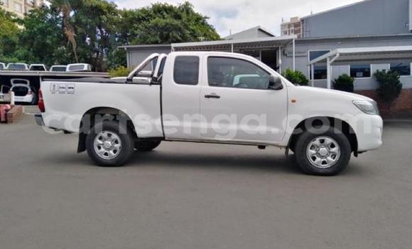 Nunua Ilio tumika Toyota Hilux White Gari ndani ya Manzini nchini Manzini Nunua Ilio tumika Toyota Hilux White Gari ndani ya Manzini nchini Manzini