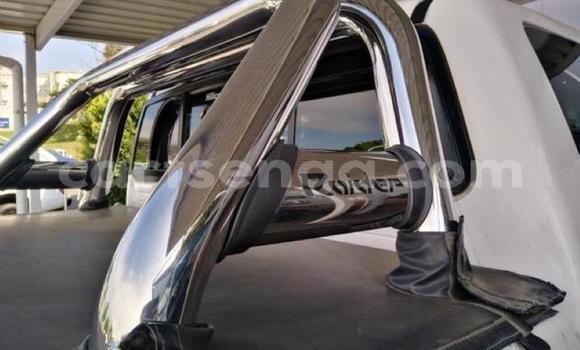 Nunua Ilio tumika Toyota Hilux White Gari ndani ya Manzini nchini Manzini Nunua Ilio tumika Toyota Hilux White Gari ndani ya Manzini nchini Manzini