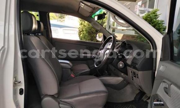 Nunua Ilio tumika Toyota Hilux White Gari ndani ya Manzini nchini Manzini Nunua Ilio tumika Toyota Hilux White Gari ndani ya Manzini nchini Manzini