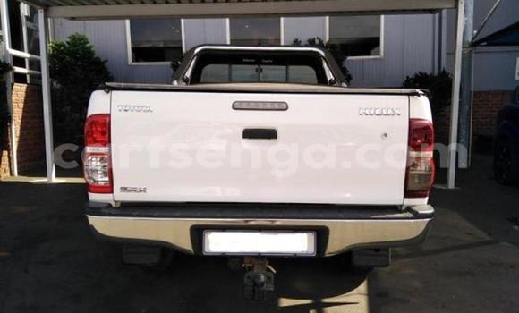Nunua Ilio tumika Toyota Hilux White Gari ndani ya Manzini nchini Manzini Nunua Ilio tumika Toyota Hilux White Gari ndani ya Manzini nchini Manzini