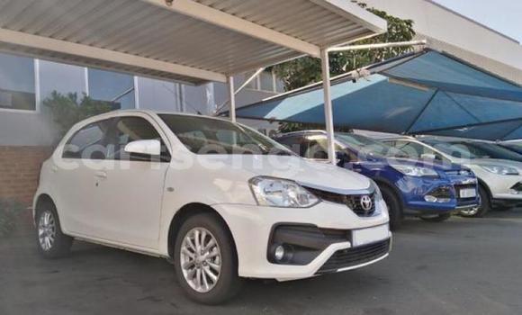 Nunua Ilio tumika Toyota Etios White Gari ndani ya Manzini nchini Manzini Nunua Ilio tumika Toyota Etios White Gari ndani ya Manzini nchini Manzini