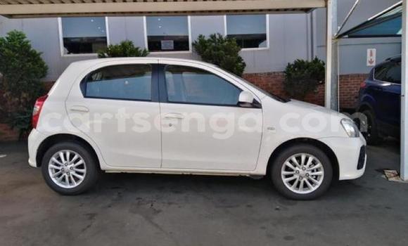 Nunua Ilio tumika Toyota Etios White Gari ndani ya Manzini nchini Manzini Nunua Ilio tumika Toyota Etios White Gari ndani ya Manzini nchini Manzini