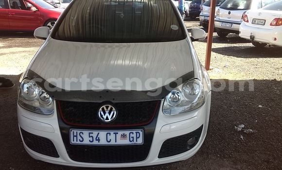 Nunua Ilio tumika Volkswagen Polo White Gari ndani ya Ezulwini nchini Hhohho Nunua Ilio tumika Volkswagen Polo White Gari ndani ya Ezulwini nchini Hhohho