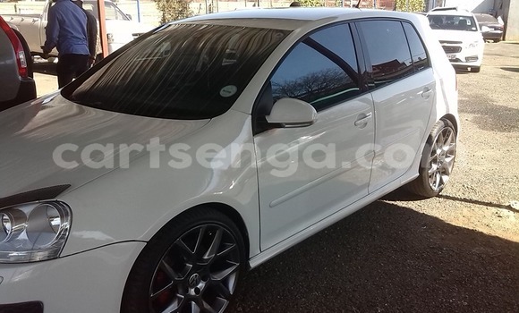 Nunua Ilio tumika Volkswagen Polo White Gari ndani ya Ezulwini nchini Hhohho Nunua Ilio tumika Volkswagen Polo White Gari ndani ya Ezulwini nchini Hhohho