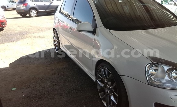 Nunua Ilio tumika Volkswagen Polo White Gari ndani ya Ezulwini nchini Hhohho Nunua Ilio tumika Volkswagen Polo White Gari ndani ya Ezulwini nchini Hhohho