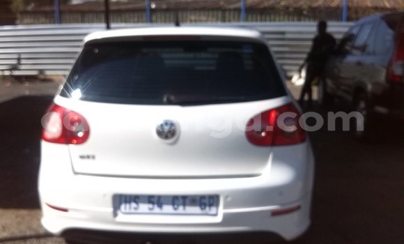 Nunua Ilio tumika Volkswagen Polo White Gari ndani ya Ezulwini nchini Hhohho Nunua Ilio tumika Volkswagen Polo White Gari ndani ya Ezulwini nchini Hhohho