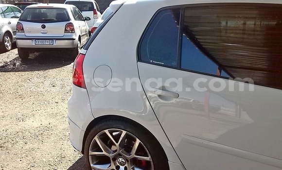 Nunua Ilio tumika Volkswagen Polo White Gari ndani ya Ezulwini nchini Hhohho Nunua Ilio tumika Volkswagen Polo White Gari ndani ya Ezulwini nchini Hhohho