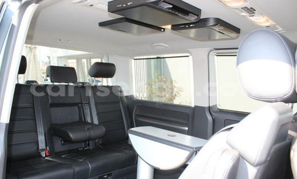 Nunua Ilio tumika Volkswagen Caravelle Silver Gari ndani ya Ezulwini nchini Hhohho Nunua Ilio tumika Volkswagen Caravelle Silver Gari ndani ya Ezulwini nchini Hhohho