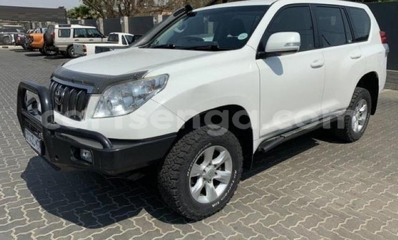 Nunua Ilio tumika Toyota Land Cruiser Prado White Gari ndani ya Mbabane nchini Manzini Nunua Ilio tumika Toyota Land Cruiser Prado White Gari ndani ya Mbabane nchini Manzini
