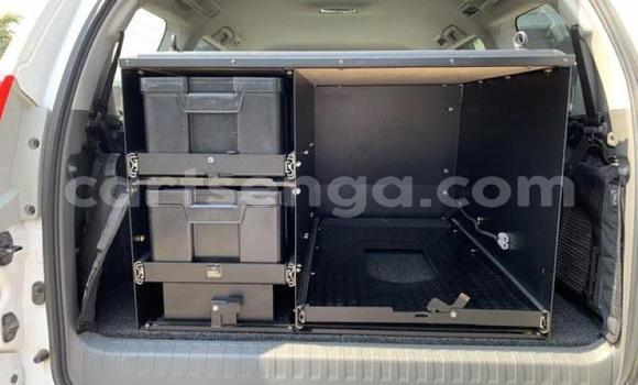 Nunua Ilio tumika Toyota Land Cruiser Prado White Gari ndani ya Mbabane nchini Manzini Nunua Ilio tumika Toyota Land Cruiser Prado White Gari ndani ya Mbabane nchini Manzini