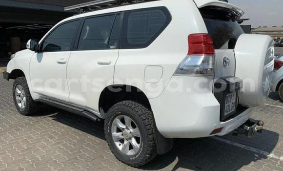 Nunua Ilio tumika Toyota Land Cruiser Prado White Gari ndani ya Mbabane nchini Manzini Nunua Ilio tumika Toyota Land Cruiser Prado White Gari ndani ya Mbabane nchini Manzini