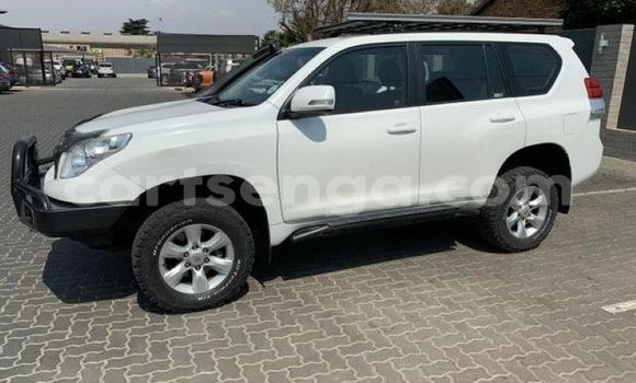 Nunua Ilio tumika Toyota Land Cruiser Prado White Gari ndani ya Mbabane nchini Manzini Nunua Ilio tumika Toyota Land Cruiser Prado White Gari ndani ya Mbabane nchini Manzini