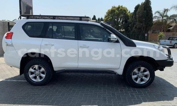 Nunua Ilio tumika Toyota Land Cruiser Prado White Gari ndani ya Mbabane nchini Manzini Nunua Ilio tumika Toyota Land Cruiser Prado White Gari ndani ya Mbabane nchini Manzini