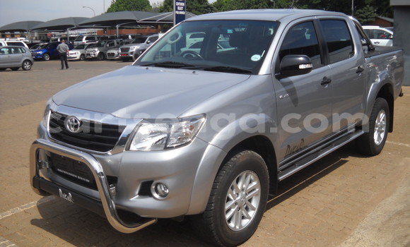 Nunua Ilio tumika Toyota Hilux Silver Gari ndani ya Ezulwini nchini Hhohho Nunua Ilio tumika Toyota Hilux Silver Gari ndani ya Ezulwini nchini Hhohho