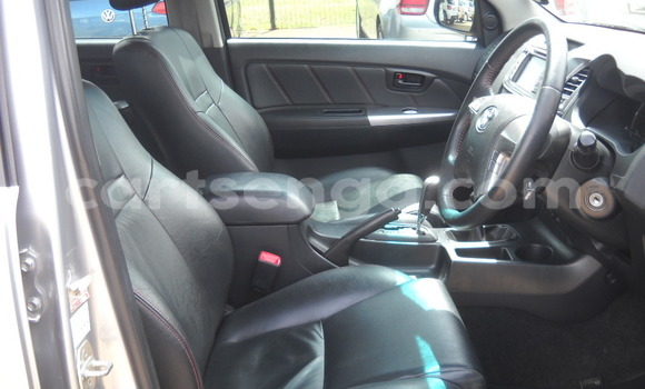 Nunua Ilio tumika Toyota Hilux Silver Gari ndani ya Ezulwini nchini Hhohho Nunua Ilio tumika Toyota Hilux Silver Gari ndani ya Ezulwini nchini Hhohho