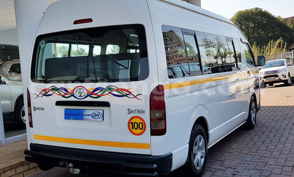 Nunua Ilio tumika Toyota Hiace White Gari ndani ya Ezulwini nchini Hhohho Nunua Ilio tumika Toyota Hiace White Gari ndani ya Ezulwini nchini Hhohho