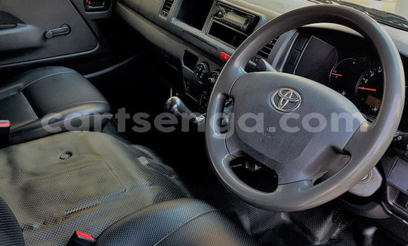 Nunua Ilio tumika Toyota Hiace White Gari ndani ya Ezulwini nchini Hhohho Nunua Ilio tumika Toyota Hiace White Gari ndani ya Ezulwini nchini Hhohho