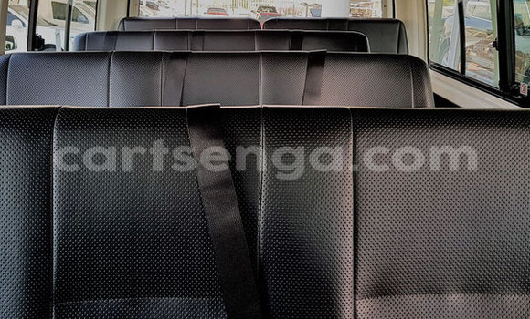 Nunua Ilio tumika Toyota Hiace White Gari ndani ya Ezulwini nchini Hhohho Nunua Ilio tumika Toyota Hiace White Gari ndani ya Ezulwini nchini Hhohho