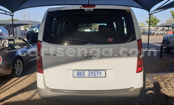 Nunua Ilio tumika Hyundai H1 White Gari ndani ya Ezulwini nchini Hhohho Nunua Ilio tumika Hyundai H1 White Gari ndani ya Ezulwini nchini Hhohho