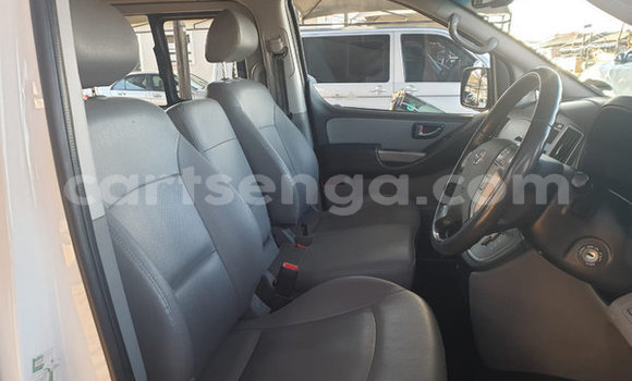 Nunua Ilio tumika Hyundai H1 White Gari ndani ya Ezulwini nchini Hhohho Nunua Ilio tumika Hyundai H1 White Gari ndani ya Ezulwini nchini Hhohho