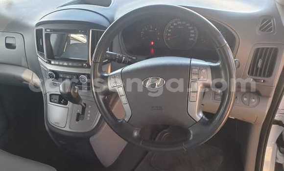 Nunua Ilio tumika Hyundai H1 White Gari ndani ya Ezulwini nchini Hhohho Nunua Ilio tumika Hyundai H1 White Gari ndani ya Ezulwini nchini Hhohho