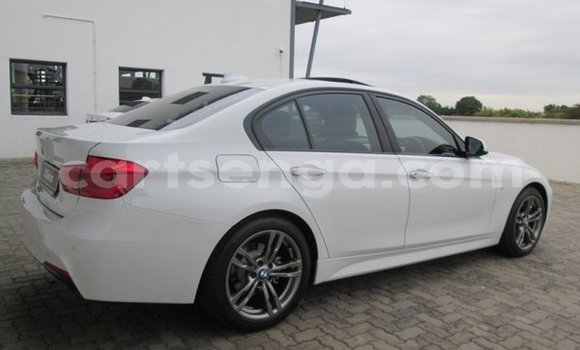 Nunua Ilio tumika BMW 3–Series White Gari ndani ya Ezulwini nchini Hhohho Nunua Ilio tumika BMW 3–Series White Gari ndani ya Ezulwini nchini Hhohho