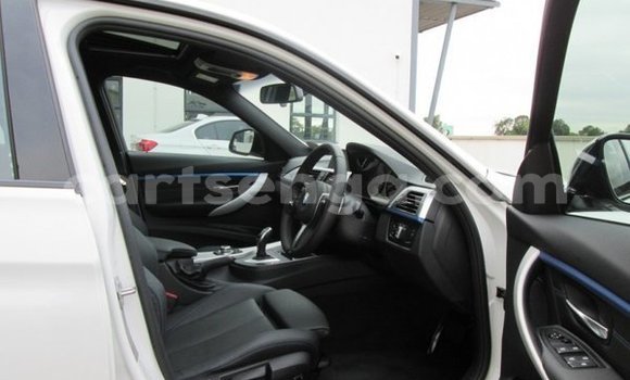 Nunua Ilio tumika BMW 3–Series White Gari ndani ya Ezulwini nchini Hhohho Nunua Ilio tumika BMW 3–Series White Gari ndani ya Ezulwini nchini Hhohho