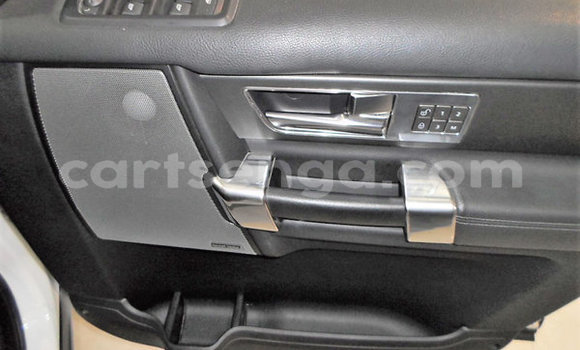 Nunua Ilio tumika Land Rover Discovery White Gari ndani ya Ezulwini nchini Hhohho Nunua Ilio tumika Land Rover Discovery White Gari ndani ya Ezulwini nchini Hhohho