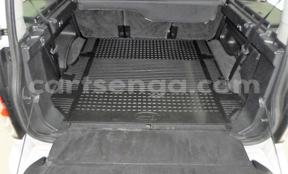 Nunua Ilio tumika Land Rover Discovery White Gari ndani ya Ezulwini nchini Hhohho Nunua Ilio tumika Land Rover Discovery White Gari ndani ya Ezulwini nchini Hhohho