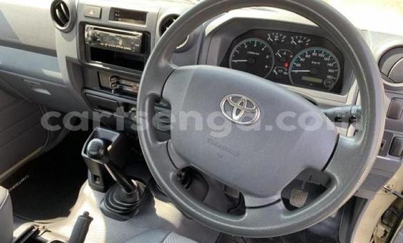 Buy Used Toyota Land Cruiser Beige Car in Mbabane in Manzini Buy Used Toyota Land Cruiser Beige Car in Mbabane in Manzini
