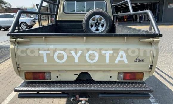 Buy Used Toyota Land Cruiser Beige Car in Mbabane in Manzini Buy Used Toyota Land Cruiser Beige Car in Mbabane in Manzini