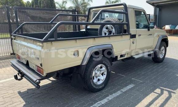 Buy Used Toyota Land Cruiser Beige Car in Mbabane in Manzini Buy Used Toyota Land Cruiser Beige Car in Mbabane in Manzini