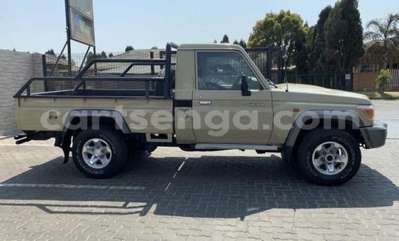 Buy Used Toyota Land Cruiser Beige Car in Mbabane in Manzini Buy Used Toyota Land Cruiser Beige Car in Mbabane in Manzini