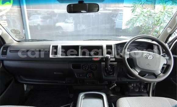 Nunua Ilio tumika Toyota 4Runner White Gari ndani ya Bulembu nchini Hhohho Nunua Ilio tumika Toyota 4Runner White Gari ndani ya Bulembu nchini Hhohho