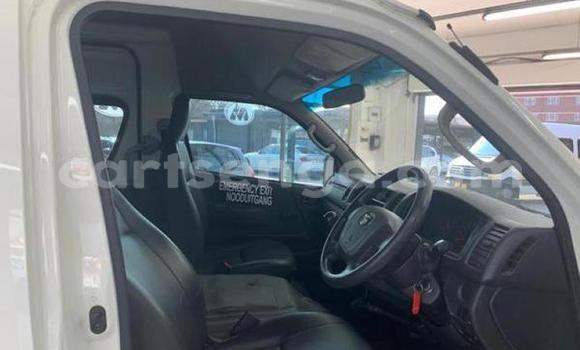 Nunua Ilio tumika Toyota Hiace White Gari ndani ya Hlatikulu nchini Wilaya ya Shiselweni Nunua Ilio tumika Toyota Hiace White Gari ndani ya Hlatikulu nchini Wilaya ya Shiselweni