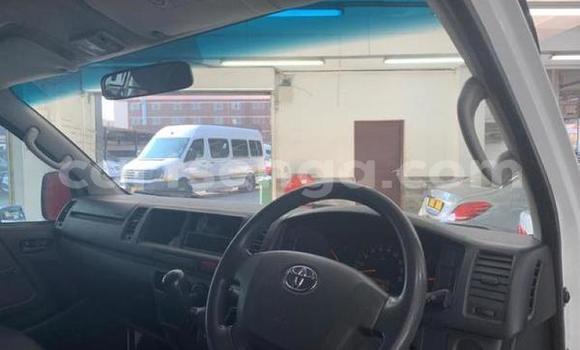 Nunua Ilio tumika Toyota Hiace White Gari ndani ya Hlatikulu nchini Wilaya ya Shiselweni Nunua Ilio tumika Toyota Hiace White Gari ndani ya Hlatikulu nchini Wilaya ya Shiselweni