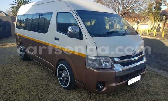 Nunua Ilio tumika Toyota Hiace White Gari ndani ya Ezulwini nchini Hhohho Nunua Ilio tumika Toyota Hiace White Gari ndani ya Ezulwini nchini Hhohho