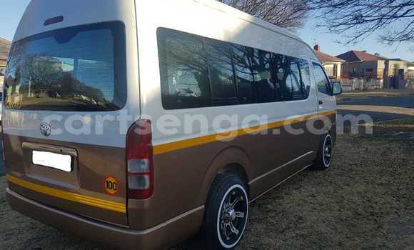 Nunua Ilio tumika Toyota Hiace White Gari ndani ya Ezulwini nchini Hhohho Nunua Ilio tumika Toyota Hiace White Gari ndani ya Ezulwini nchini Hhohho